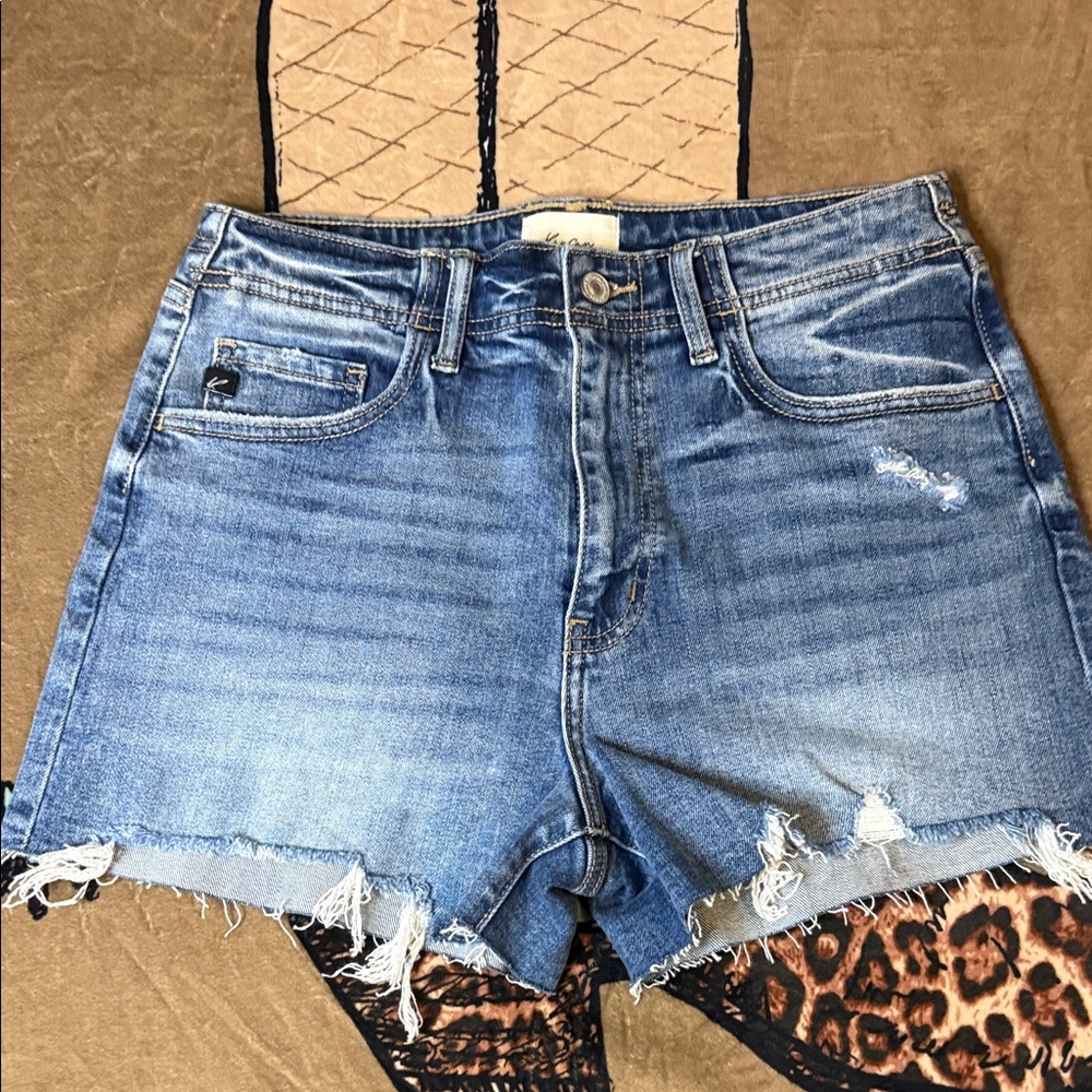 NWOT KanCan Frayed Hem Blue Jean Shorts SIZE LARGE